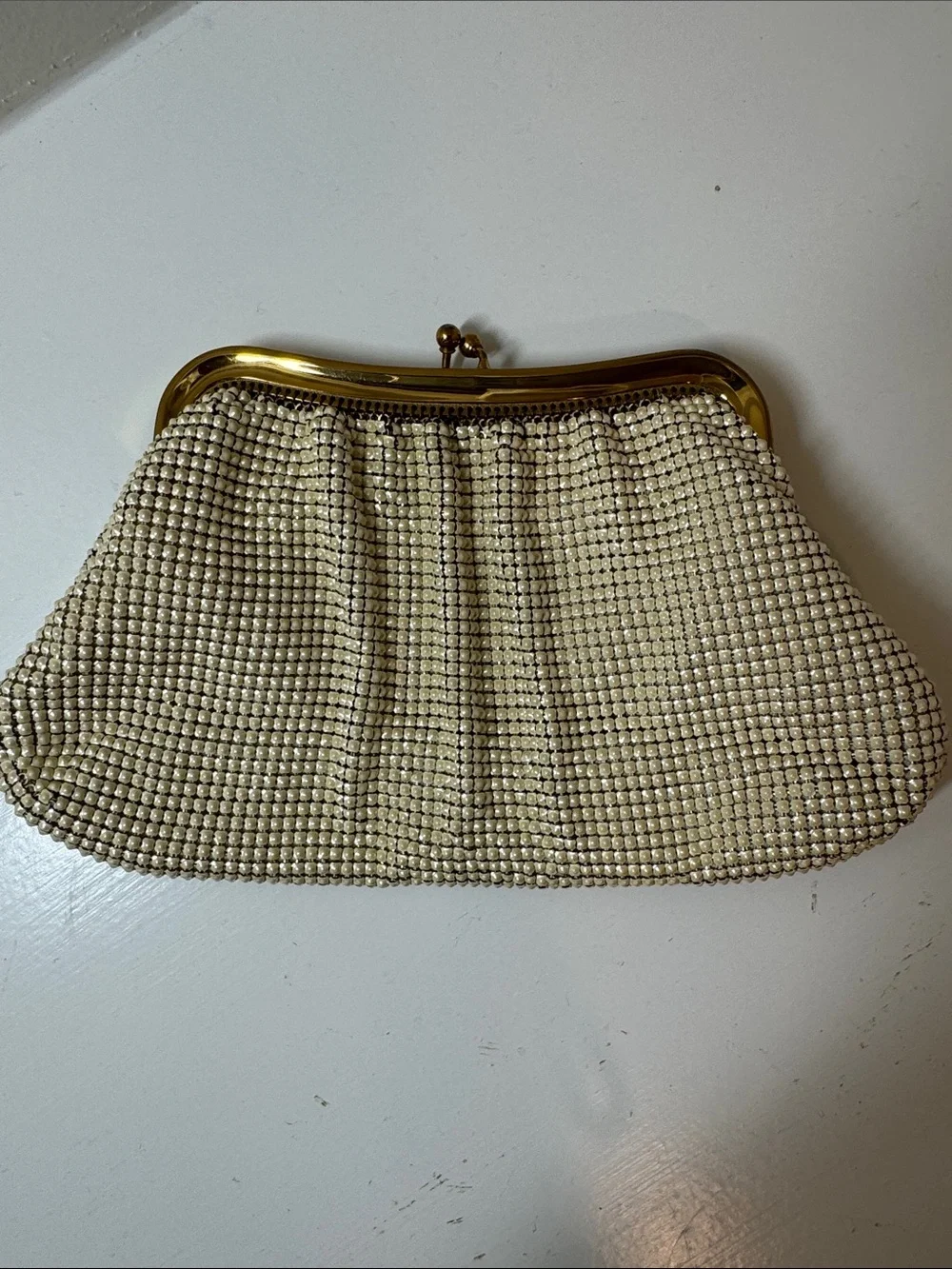 Whiting and Davis Co. vintage mesh bag pearly cream w/ gold kiss lock closure.